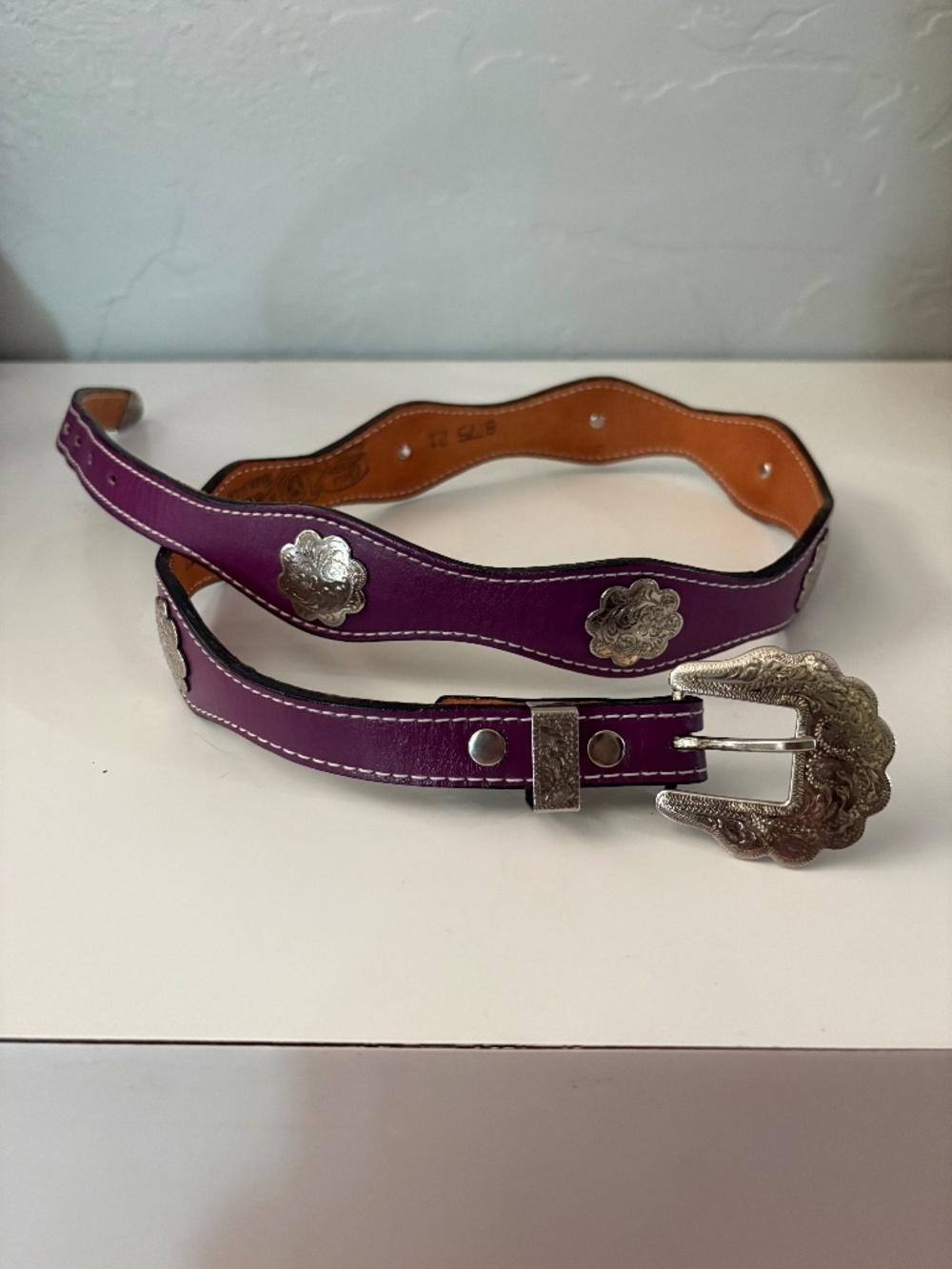 Circle Y of Yoakum Texas Sz 32 Western Purple Leather Silver Concho Belt